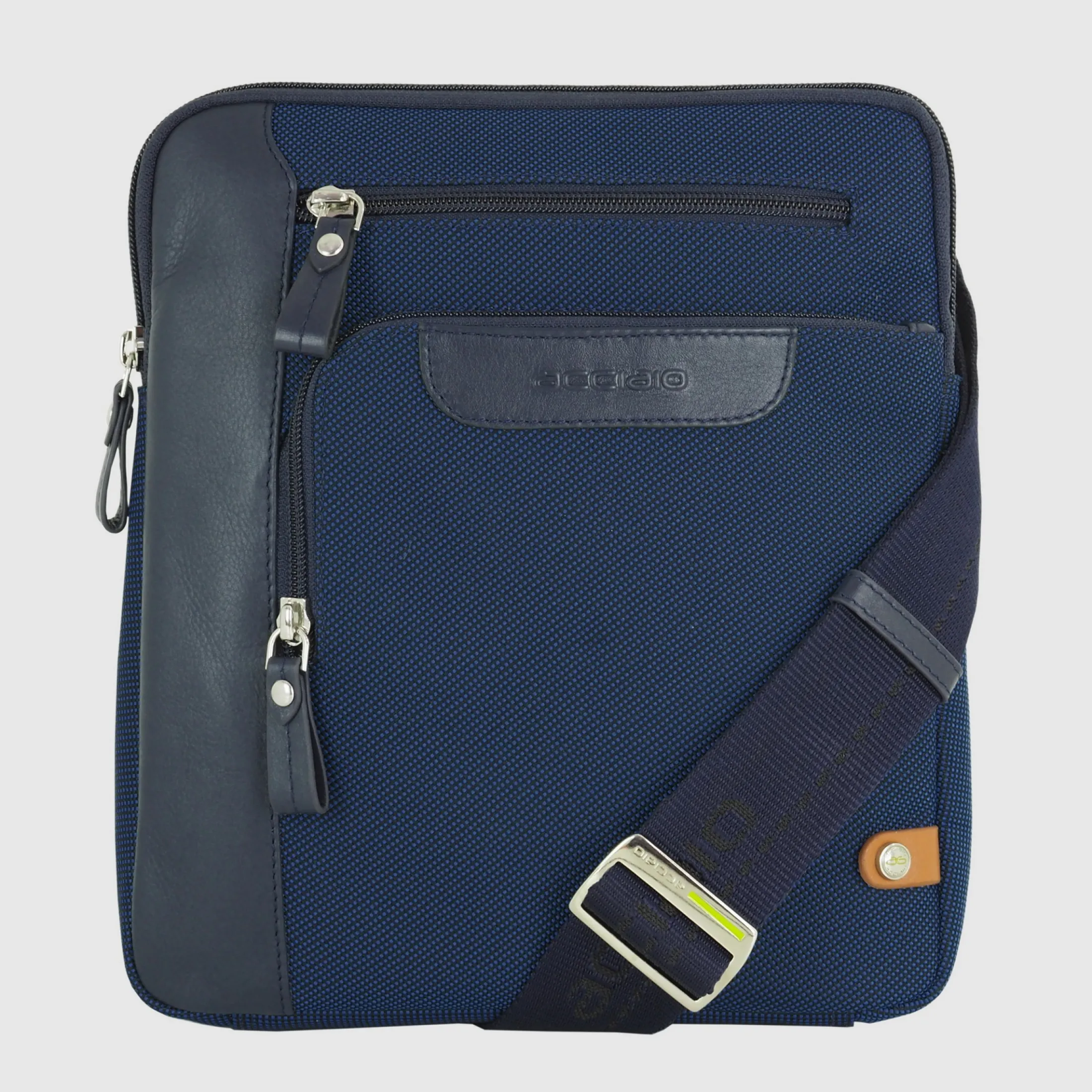 borsello_uomo_a_tracolla__0-8.webp Borsello uomo a tracolla Echo tessuto e pelle Blu Navy