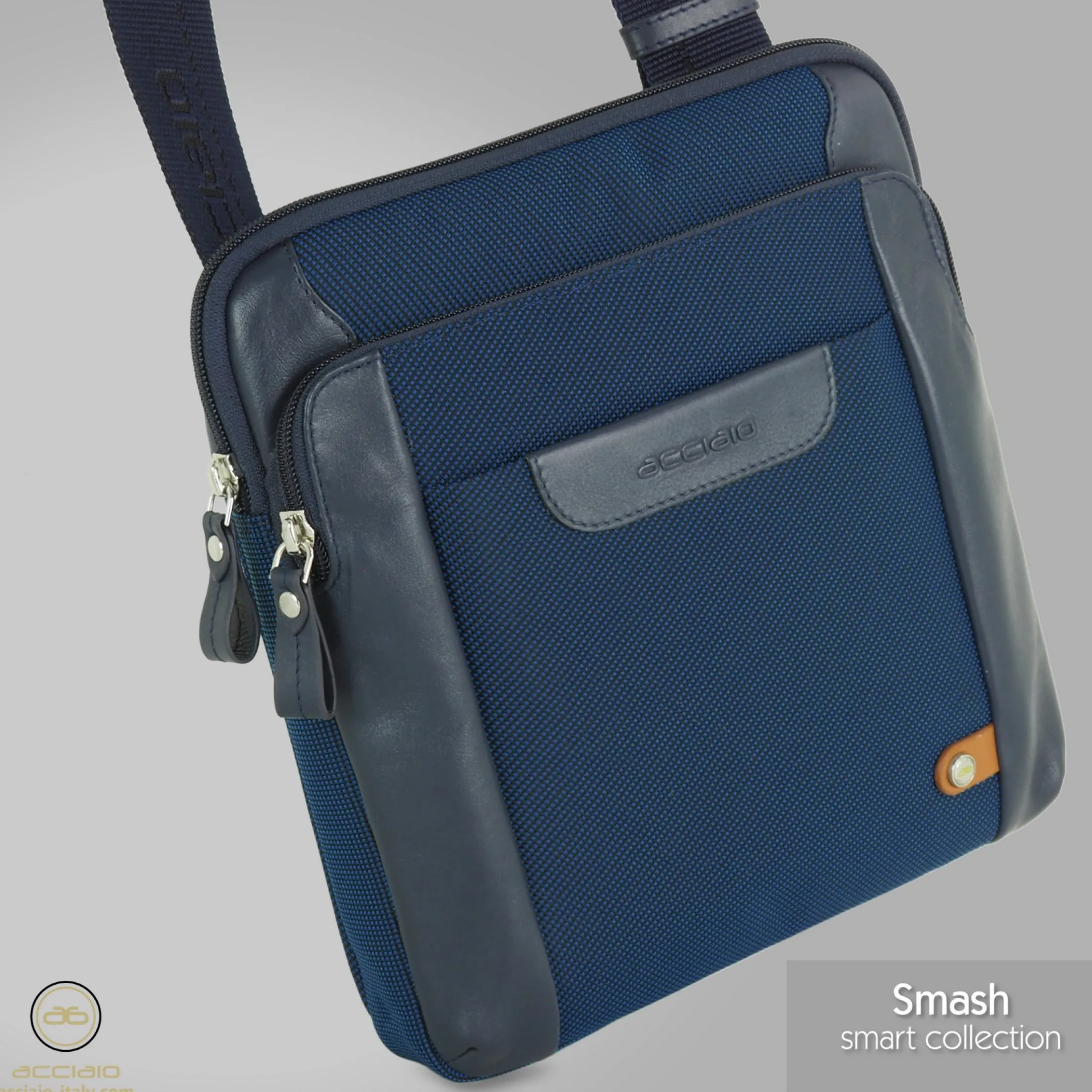 borsello_uomo_a_tracolla__2-33.webp Borsello uomo a tracolla Smash in tessuto e pelle Blu Navy