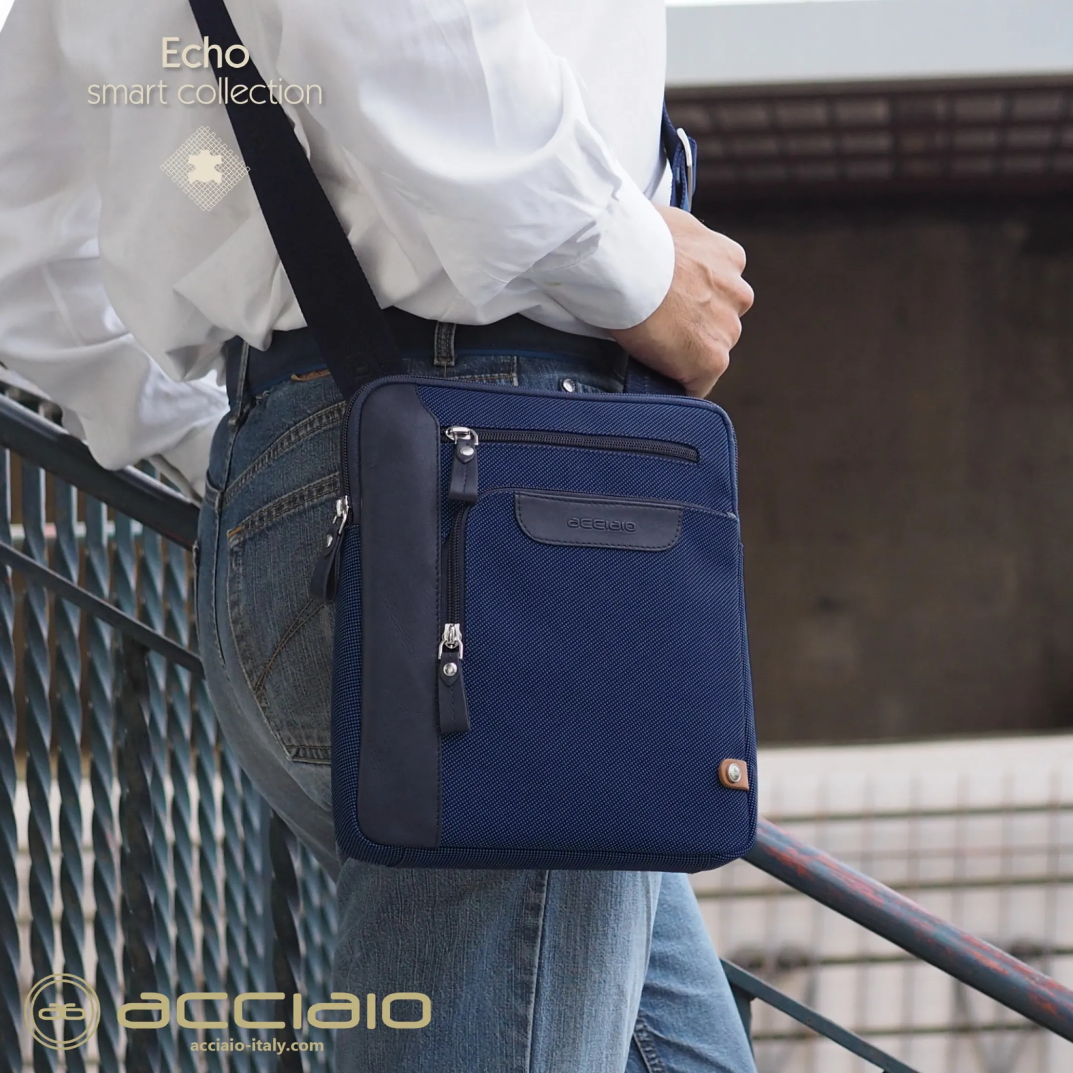 borsello_uomo_a_tracolla__5-8.webp Borsello uomo a tracolla Echo tessuto e pelle Blu Navy