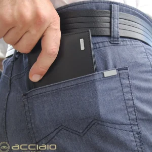 Portafoglio uomo medio con portamonete e patta in pelle Liscia Nero