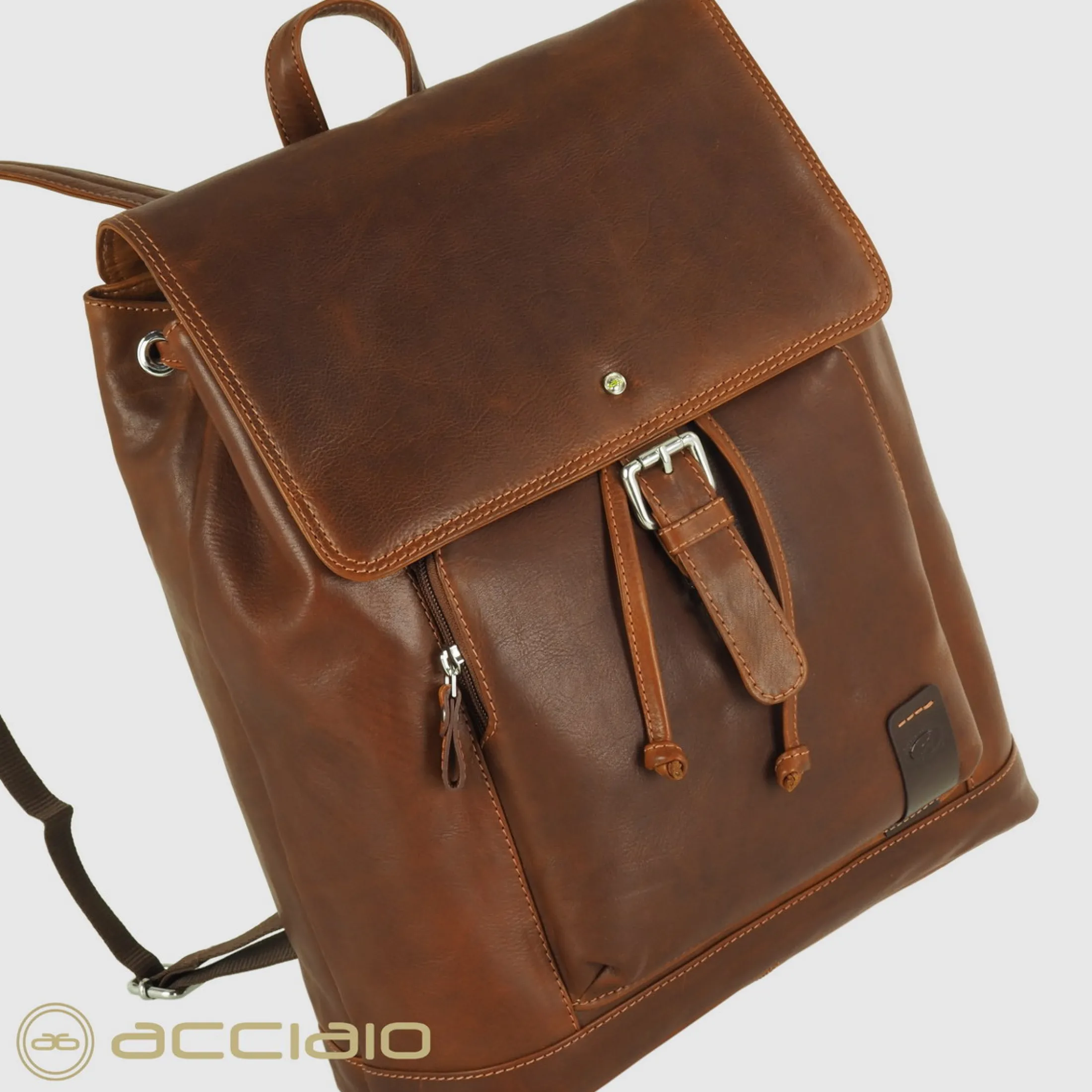 zaino_classico_in_pelle_p_4-1.webp Zaino classico in pelle Piccadilly 15" Castagno