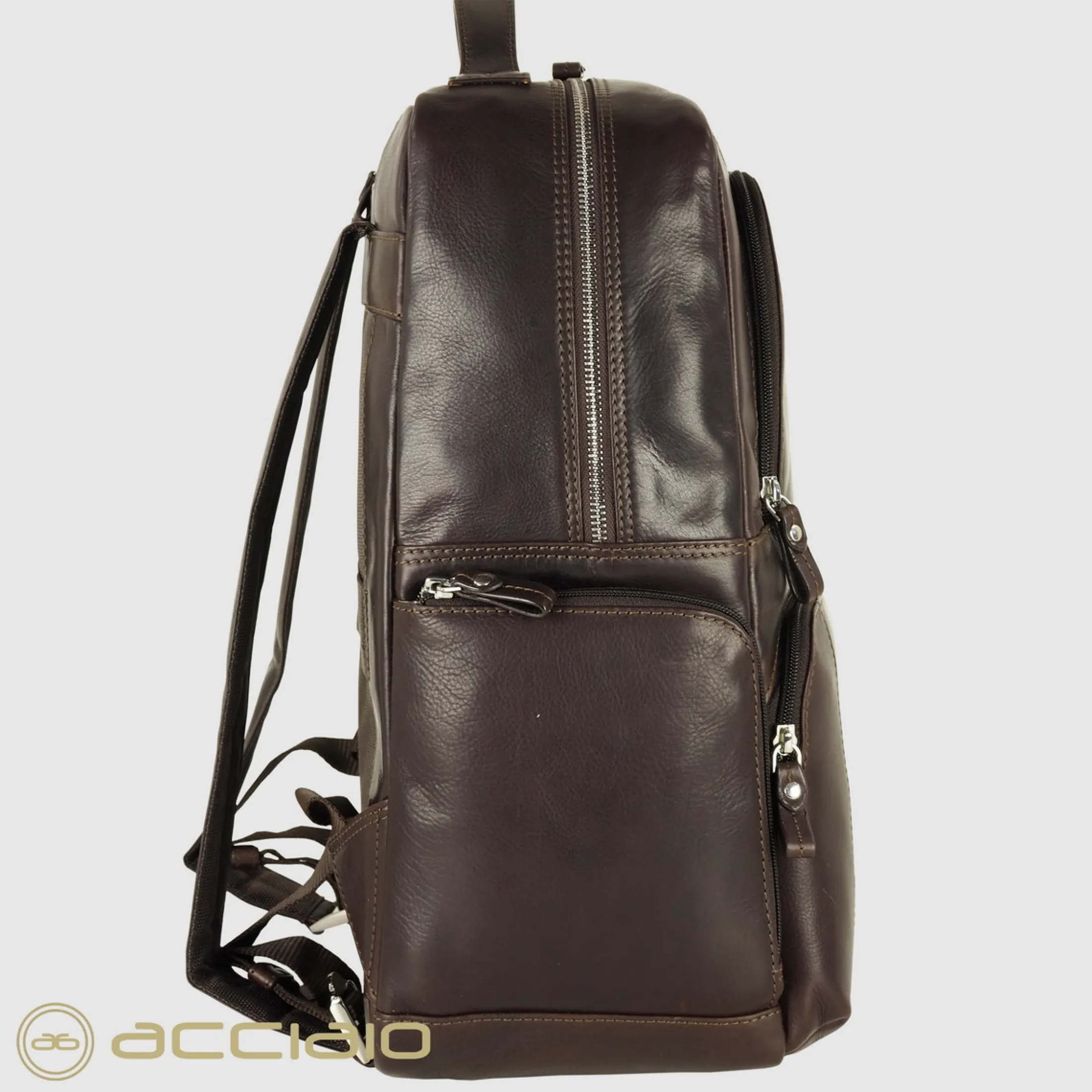 zaino_porta_pc_grande_in__2-1.webp Zaino porta pc grande in pelle Liverpool 17" Marrone