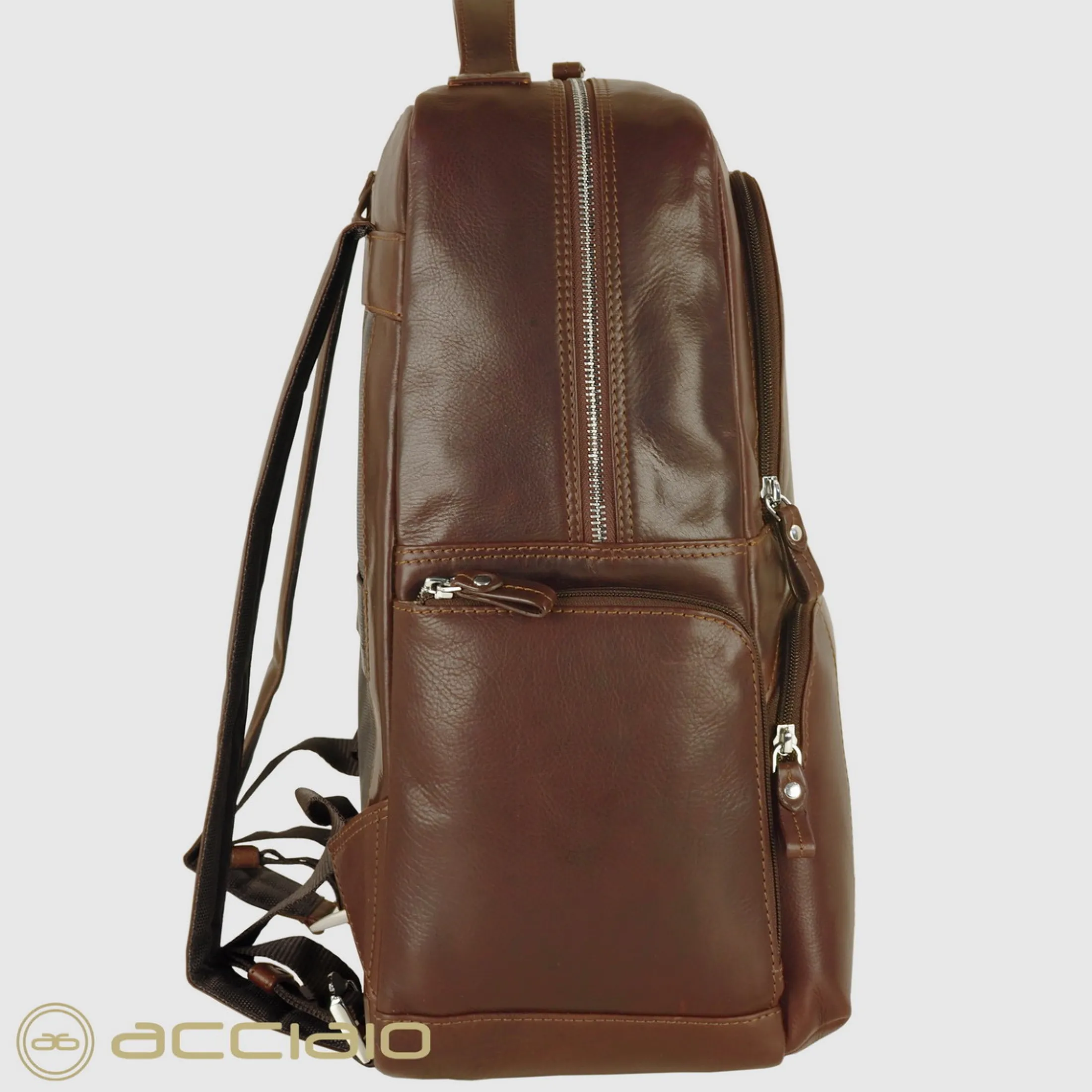 zaino_porta_pc_grande_in__3.webp Zaino porta pc grande in pelle Liverpool 17" Castagno