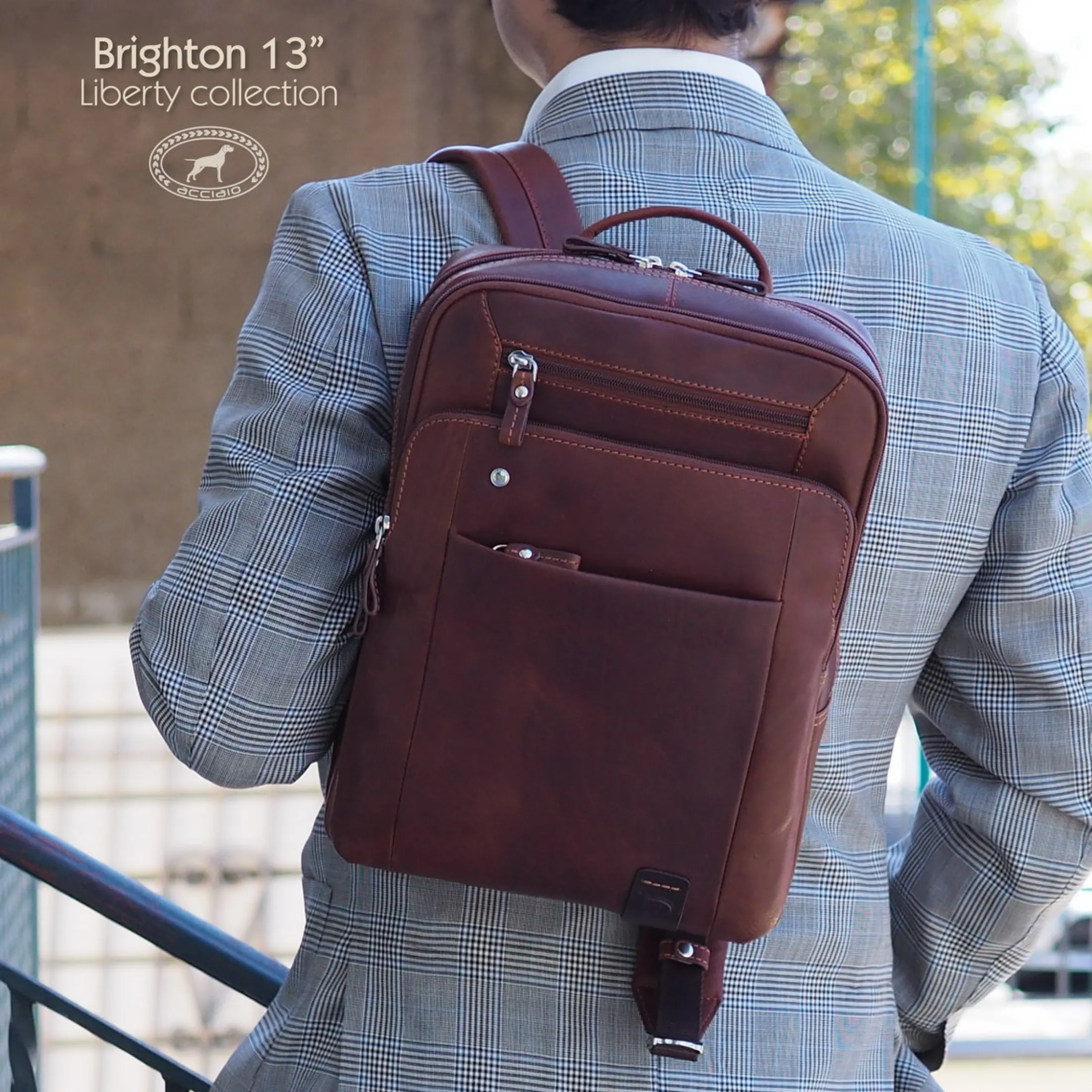 zaino_porta_pc_piccolo_in_3.webp Zaino porta pc piccolo in pelle Brighton 13" Castagno
